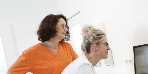 Team der Zahnarztpraxis Dr. Teresa Aschoff Team der Zahnarztpraxis Dr. Teresa Aschoff